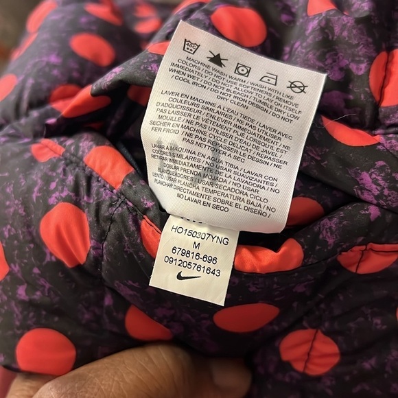 Girls Nike Alliance Graphic Reversible Puffer Vest, Sz. Medium. - Picture 10 of 10